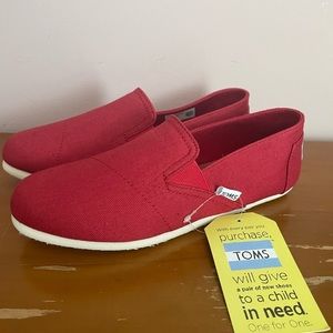 TOMS Women’s red size 7 NWT